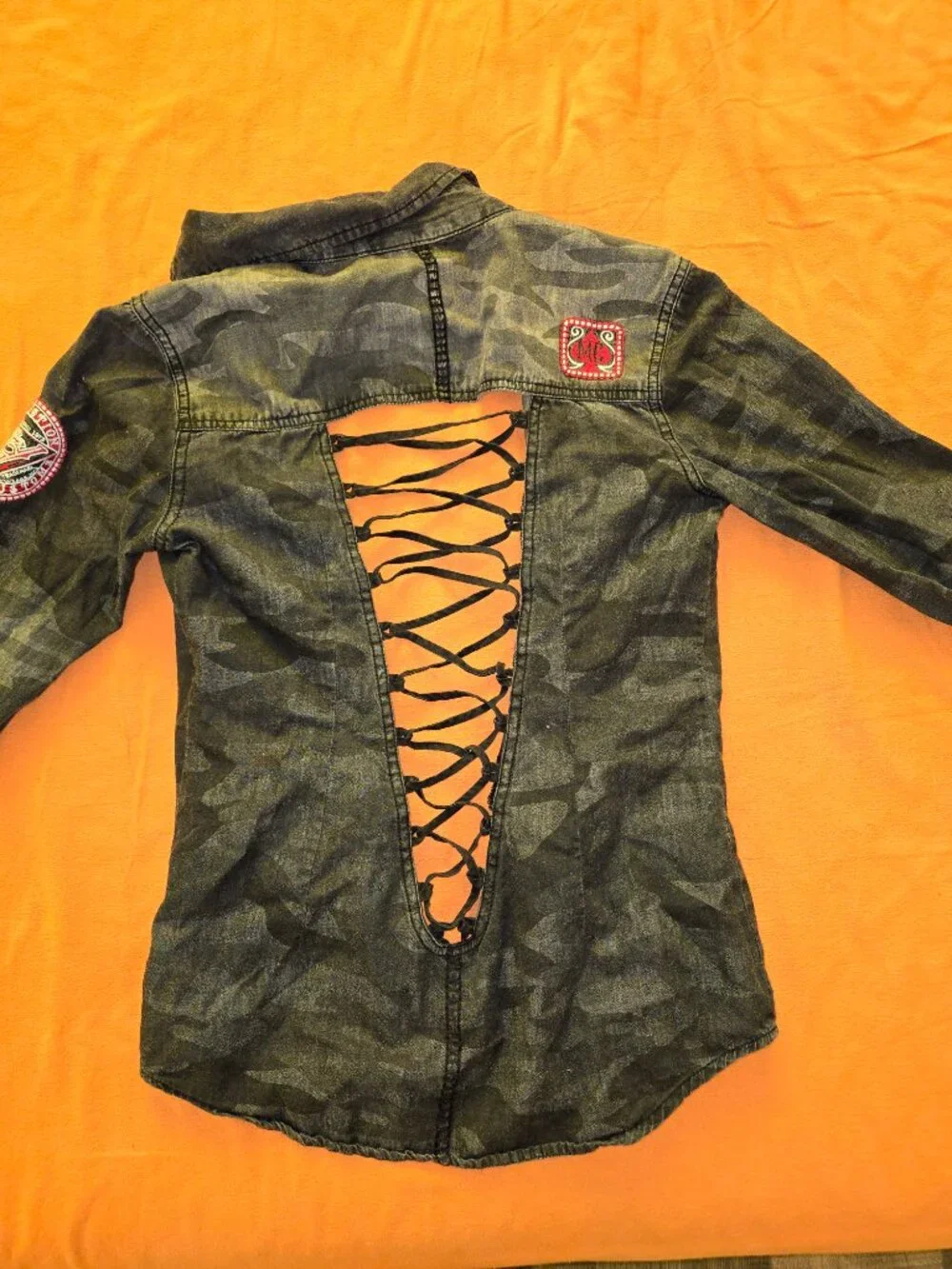 Affliction Camo Lace-Up Back Long Sleeve Shirt size XS - Picture 2 of 9